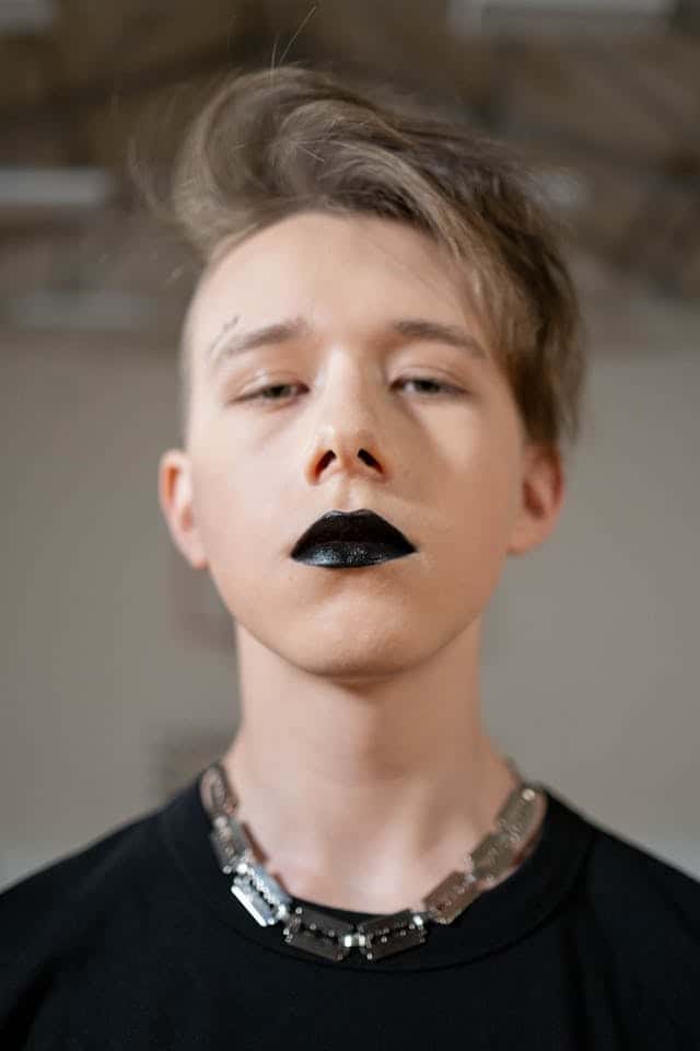 Black Lips Dream Meaning