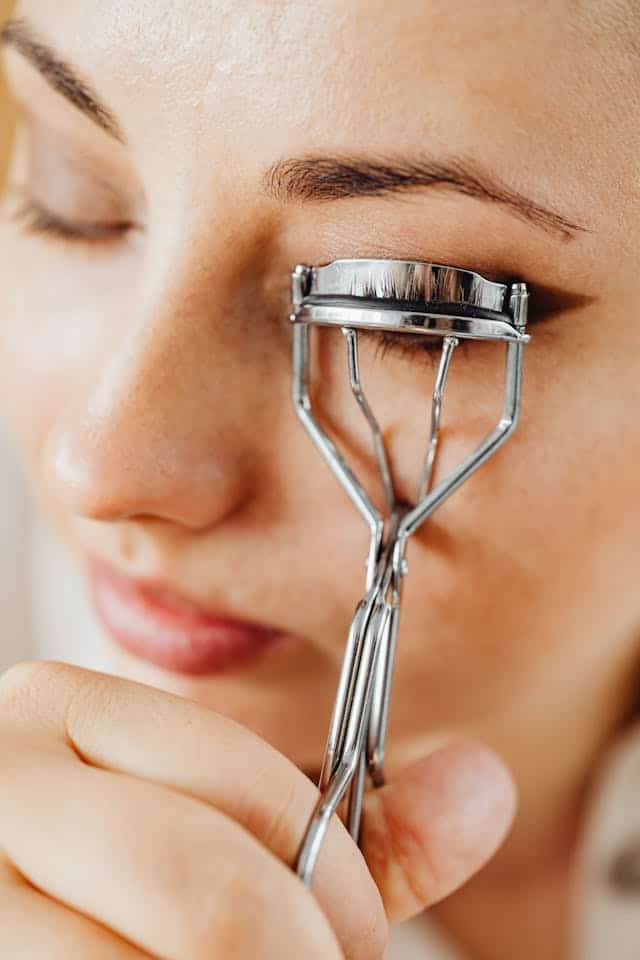 Eyelash Curler Dream Meaning