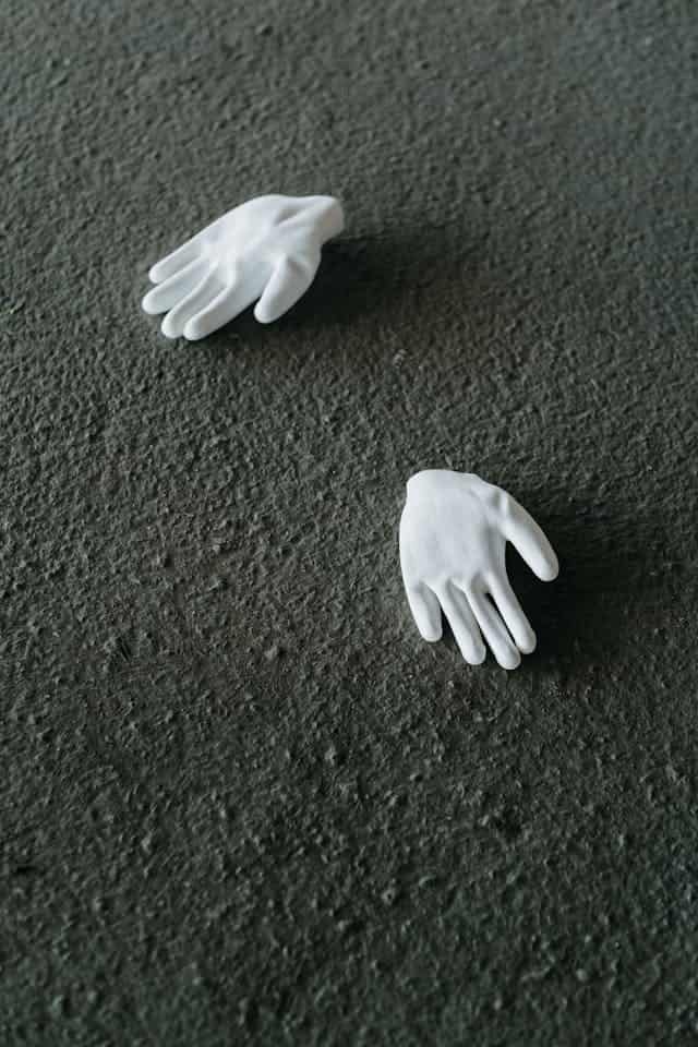 White Gloves Dream Meaning